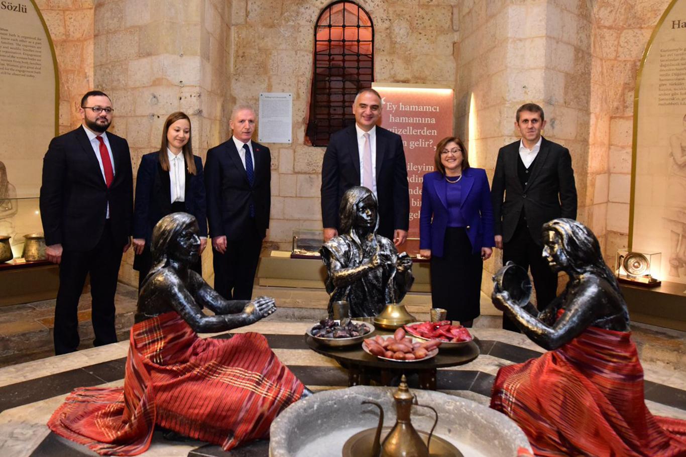 Kültür ve Turizm Bakanı tarihi mekanları gezdi